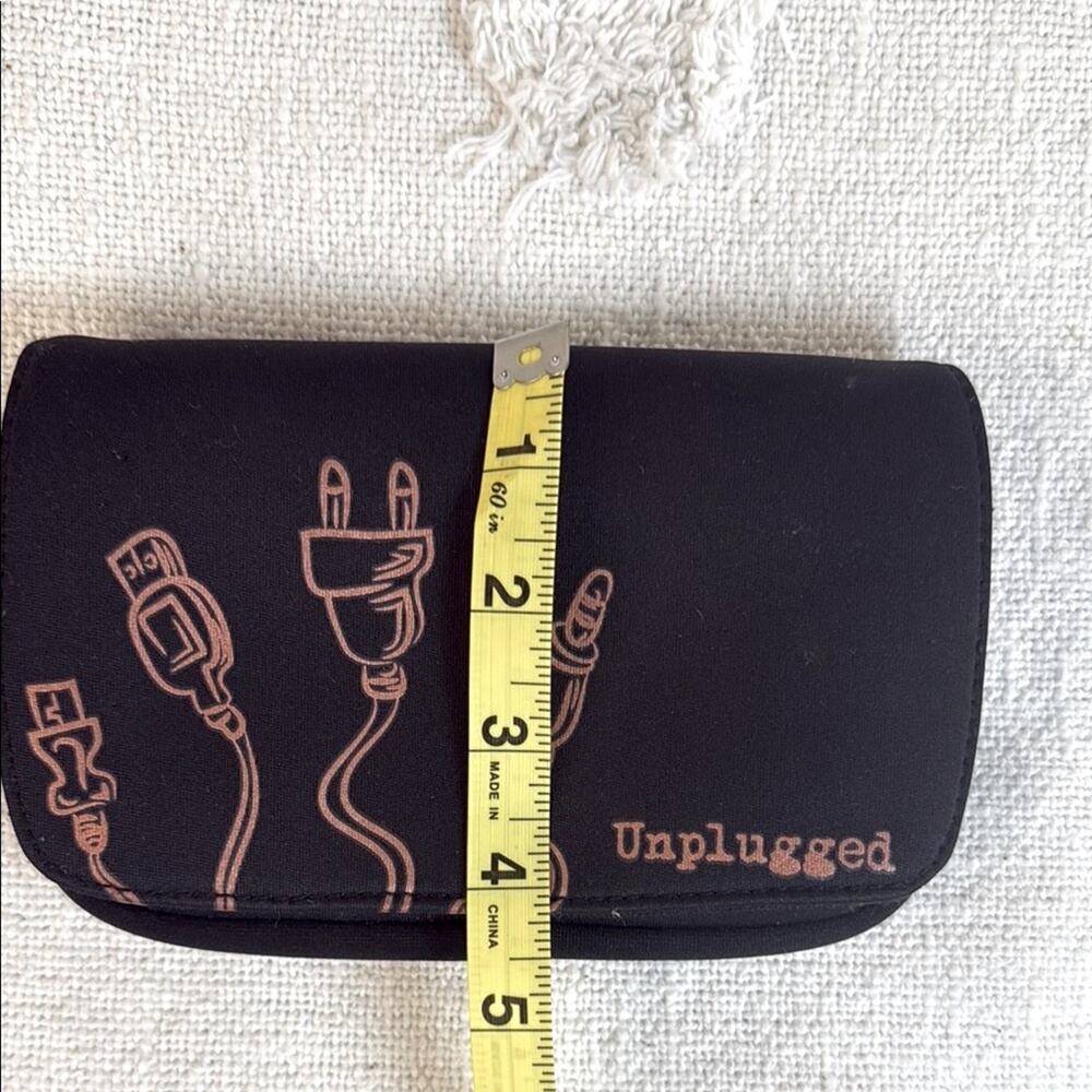 Black Tech Accessory Pouch - Picture 6 of 6